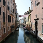 Jedna z uliček v Benátkách